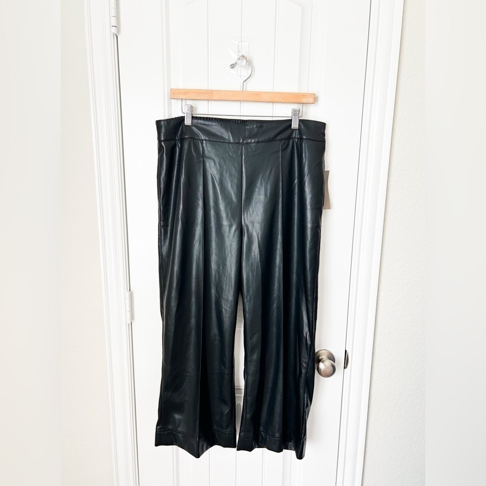 NWT Soft Surroundings Rivka Faux Leather Capris Size Petite Large